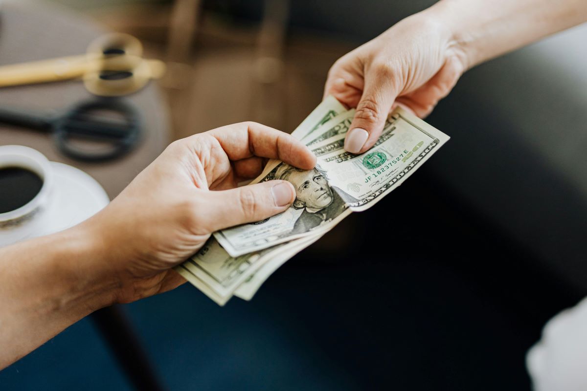 Majorari salariale pentru angajati in 2024