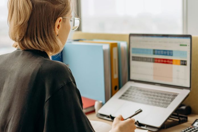 Directiva UE pentru munca pe platforme digitale 1